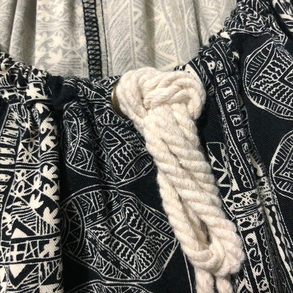 🌻SOLD🌻 Forever 21 black & white printed romper - Picture 5 of 8